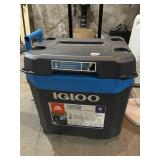 IGLOO MAXCOLD LATITUDE COOLER, WHEELED,