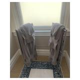 METAL TOWEL RACK, FREESTANDING, W/ GREY BATH