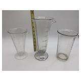 VINTAGE GRADUATED GLASS MEASURING BEAKERS (3),