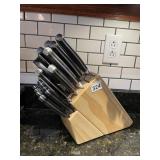 J.A. HENCKELS INTERNATIONAL KNIFE BLOCK SET, WOOD