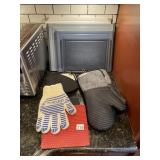 KITCHEN ACCESSORY LOT, INCLUDES KITCHENAID OVEN