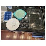 KITCHEN ASSORTMENT: CERAMIC CAKE STAND, SILICONE