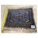 VTG WOOL AREA RUG, CENTRAL MEDALLION, FRINGED