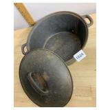 WKM CAST IRON DUTCH OVEN, LID INCLUDED.