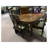 HENREDON DINING TABLE W/ LEAF AND (4) CHAIRS,