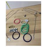 ASSORTED COSTUME JEWELRY, INCL PLASTIC BANGLE