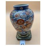 JAPANESE IMARI PORCELAIN VASE, FLORAL MOTIF, GILT