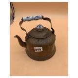 VTG COPPER KETTLE W/ BLUE AND WHITE PORCELAIN