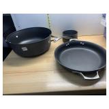 CALPHALON UNISON SEAR COOKWARE (2), INCLUDES