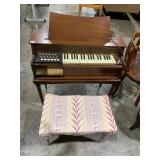 AUDION ELECTRIC CHORD TABLE ORGAN, WOOD CASE,