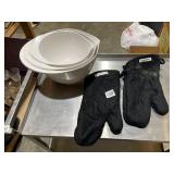 WILLIAMS SONOMA OVEN MITTS, BLACK QUILTED COTTON,