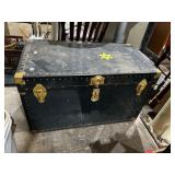 VTG TRUNK, BLACK EXTERIOR, BRASS-TONE HARDWARE,