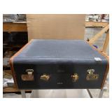 LINCOLN LUGGAGE VTG SUITCASE, BLUE INTERIOR