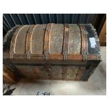 VTG DOME-TOP TRUNK, WOOD SLATS, EMBOSSED METAL