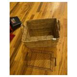 WOVEN SEAGRASS STORAGE BASKET, WIRE MESH TRAY W/