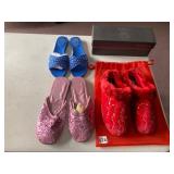 VINCE CAMUTO BLUE STUDDED SLIDES, JEAN BAGE RED