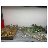 DARICE DECORATIVE FLORAL PICKS, ASSORTED HOLIDAY