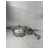 WEAR-EVER HALLITE ALUMINUM POT W/ LID, WEAR-EVER
