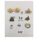 ASSORTED COSTUME JEWELRY GROUPING, INCLUDES
