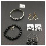 ASSORTED COSTUME JEWELRY, INCLUDES BLACK AND