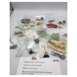 ASSORTED COSTUME JEWELRY, INCLUDES NECKLACES,