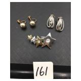 COSTUME JEWELRY GROUPING, INCLUDES TWO PAIRS OF