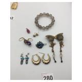 ASSORTED COSTUME JEWELRY GROUPING, INCLUDES