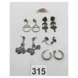 ASSORTED COSTUME JEWELRY, INCLUDES FISH BROOCH,
