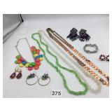 ASSORTED COSTUME JEWELRY, INCLUDES MULTICOLOR