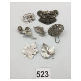 ASSORTED COSTUME BROOCHES, INCLUDES FLORAL, LEAF,