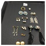ASSORTED COSTUME JEWELRY GROUPING, INCLUDES FAUX