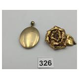 ASSORTED JEWELRY INCLUDES GOLD-TONE ROSE BROOCH,