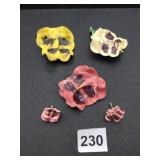 CERAMIC FLOWER BROOCHES AND CLIP-ON EARRINGS,