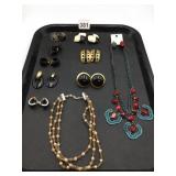 ASSORTED COSTUME JEWELRY, INCLUDES MULTI-STRAND