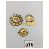 ASSORTED COSTUME BROOCHES, INCLUDES COIN-STYLE