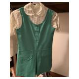 GIRL SCOUTS UNIFORM, GREEN JUMPER, WHITE COLLARED