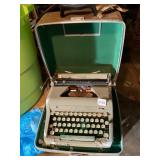 ROYAL QUIET DE LUXE PORTABLE TYPEWRITER, TAN