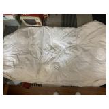 WHITE DOWN COMFORTER, SOFT SHELL, APPROX 80X82.