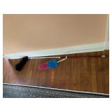 TELESCOPING DUSTERS, RED HANDLE, MULTICOLORED AND