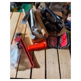 BLACK & DECKER CORDLESS SCREWDRIVER W/ CHARGER,
