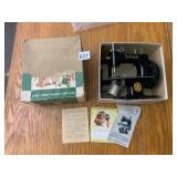 SINGER MODEL 20-10 CHILDRENS SEWING MACHINE, HAND