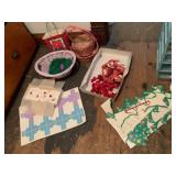 CHRISTMAS DECORATION ASSORTMENT, CARDBOARD TREE