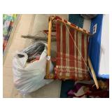 WOODEN TABLETOP LOOM, ASSORTED YARN SKEINS, RED