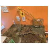 METAL WELCOME SIGN W/ ROOSTER MOTIF, GLASS VASE.