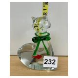 ART GLASS CAT FIGURINE, CLEAR GLASS W/ GREEN BOW,