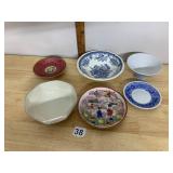 ASSORTED CERAMIC AND PORCELAIN TABLEWARE,
