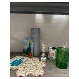 ASSORTED DECORATIVE ITEMS, INCLUDES THE MET VAN