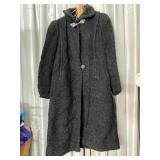 WOOL BLEND COAT, TEXTURED FINISH, QUILTED LINING,