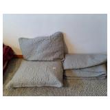 GRAY QUILTED BEDDING SET, INCLUDES QUILT AND