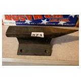 CAST IRON ANVIL, HORNED DESIGN, FLAT BASE W/